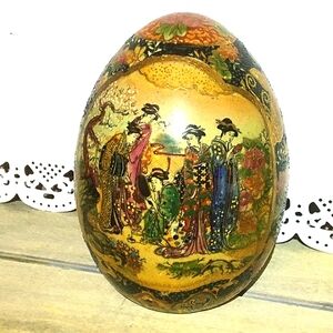 Vintage Satsuma Hand Painted Egg by hand-painted Japanese Gilt